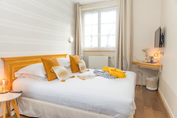 Séjour d'une Nuit  en Jolie Petite Chambre