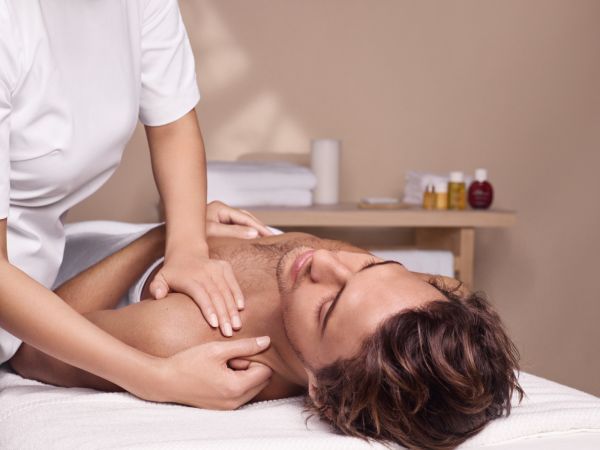 Soin Homme Énergisant Peau Neuve au Spa by Clarins